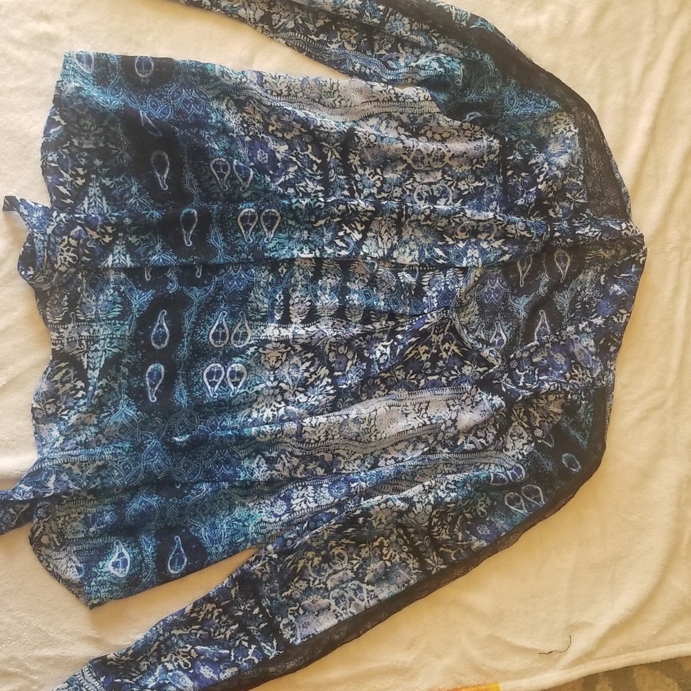 NWOT pussy bow blue patterned shirt